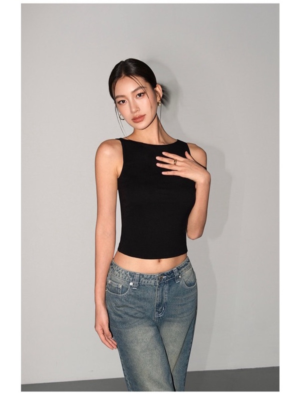 Black Sleeveless Crop Boat Neck Tank Top